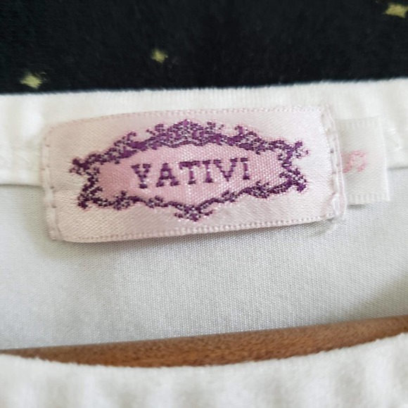 Yativi Batwing Graphic Tee - S / M - Picture 4 of 4